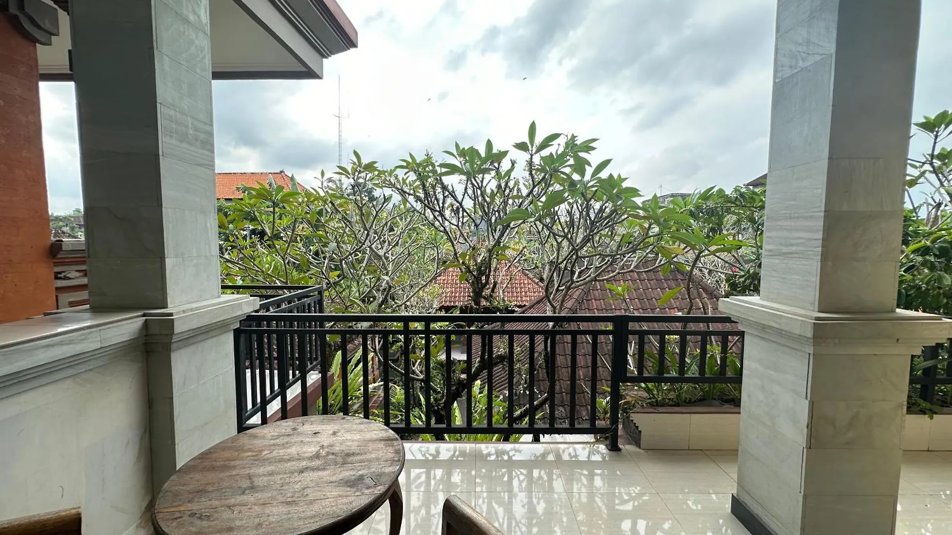 Naeera Guest House 우붓