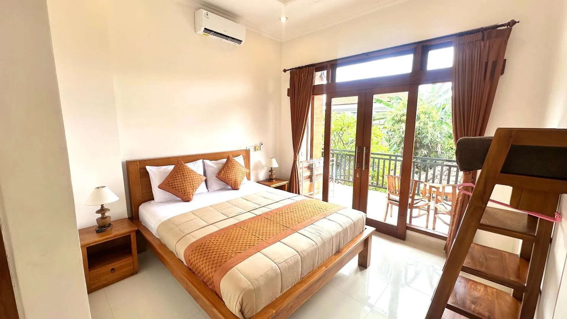 Naeera Guest House 우붓