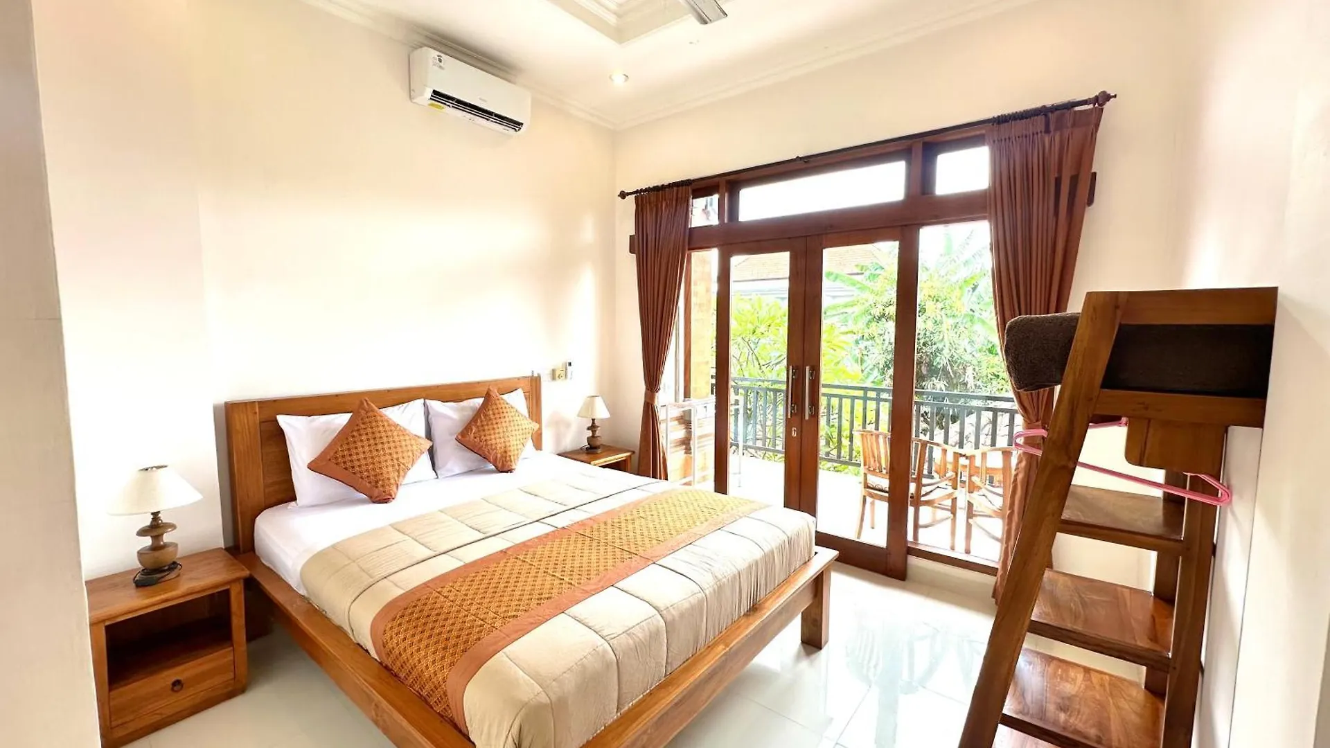 Naeera Guest House 우붓 0*,