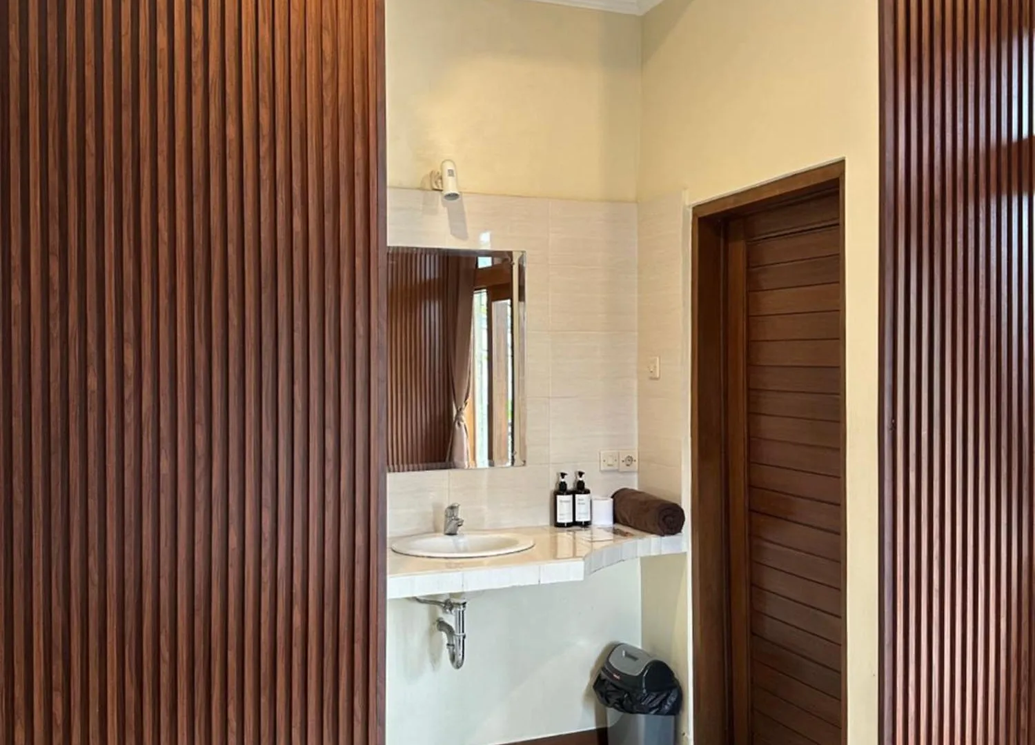 Naeera Guest House 우붓